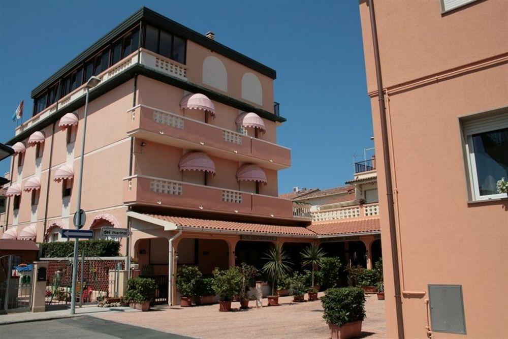 Hotel Sileoni Marina di Cecina Extérieur photo